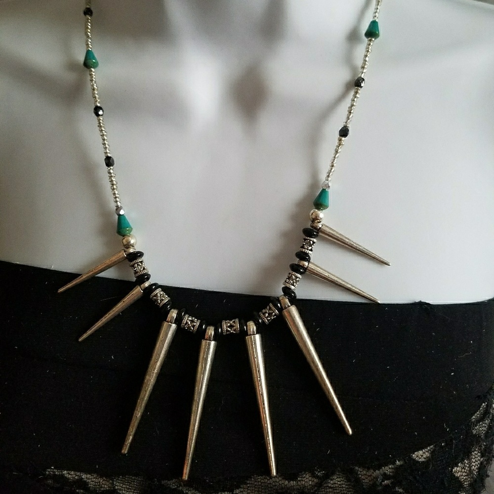 Spike necklace